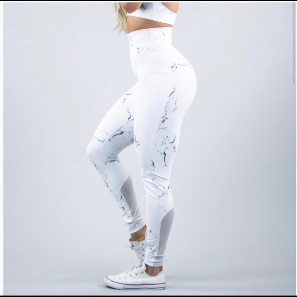 BuffBunny XL White Marble Leggings